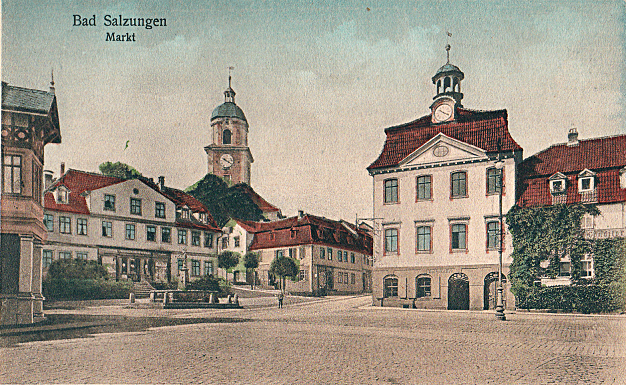 Rathaus mit Teilen des Marktplatzes in den 1920 Jahren